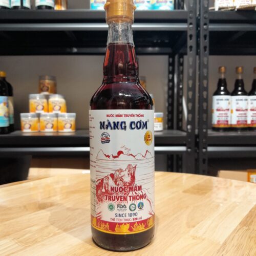 Nước mắm Nàng Cơm Sọc Phấn 20 độ đạm - Chai thủy tinh 520ml - Hương vị truyền thống 135 năm