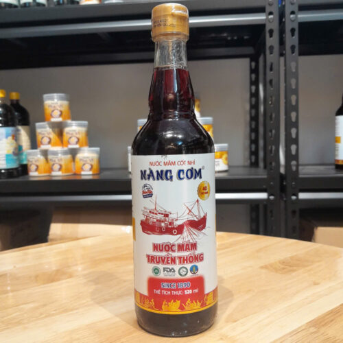 Nước mắm Nàng Cơm Sọc Tiêu 40 độ đạm - Chai thủy tinh 520ml - Hương vị truyền thống 135 năm