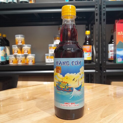 Nước mắm Nàng Cơm Đại Long Ngư 12 độ đạm - Chai PET 500ml - Hương vị truyền thống 135 năm