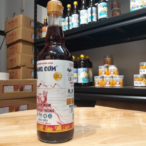 Nước mắm Nàng Cơm Sọc Phấn 20 độ đạm - Chai thủy tinh 520ml - Hương vị truyền thống 135 năm