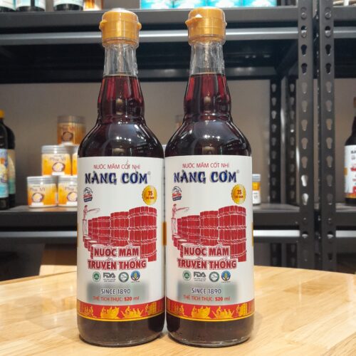 Nước mắm Nàng Cơm Phấn Chì 35 độ đạm - Chai thủy tinh 520ml - Hương vị truyền thống 135 năm