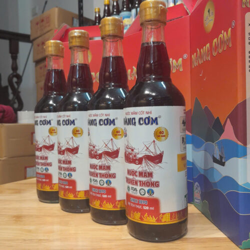 Nước mắm Nàng Cơm Sọc Tiêu 40 độ đạm - Chai thủy tinh 520ml - Hương vị truyền thống 135 năm