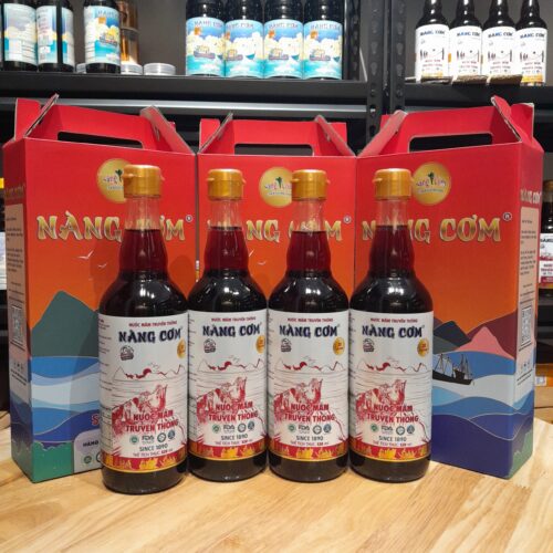 Nước mắm Nàng Cơm Sọc Phấn 20 độ đạm - Chai thủy tinh 520ml - Hương vị truyền thống 135 năm