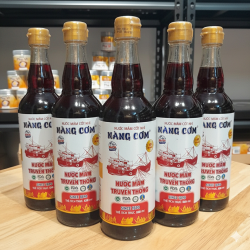 Nước mắm Nàng Cơm Sọc Tiêu 40 độ đạm - Chai thủy tinh 520ml - Hương vị truyền thống 135 năm